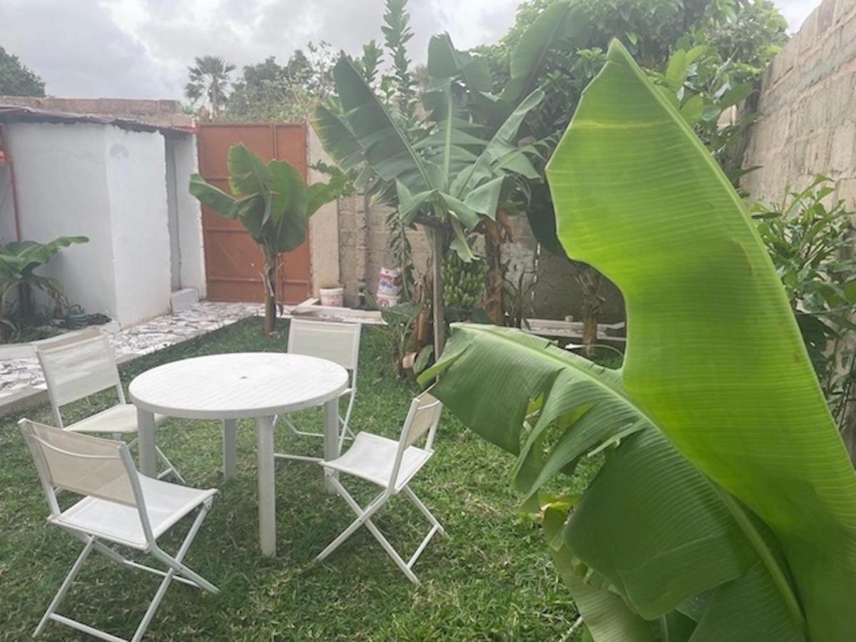 The Compound Acomodação com café da manhã Bijilo Exterior foto